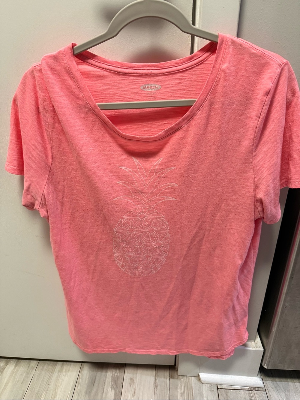 Old Navy Pink Short-Sleeve Pineapple Graphic Tee